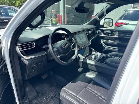 Used 2022 Jeep Wagoneer Series III w/ Premium Group I AWD/4WD image 14