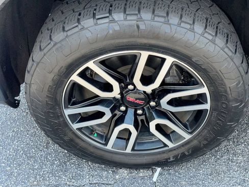 Used 2021 GMC Sierra 1500 AT4 w/ AT4 Value Package AWD/4WD image 12