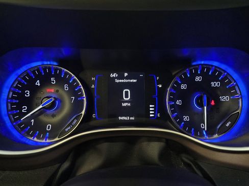 Used 2022 Chrysler Voyager LX FWD image 23
