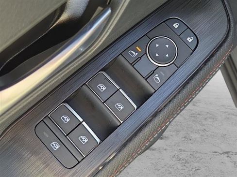 New 2026 Nissan Kicks SR w/ Cold Weather Package image 9