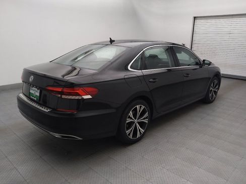 Used 2022 Volkswagen Passat 2.0T SE FWD image 9