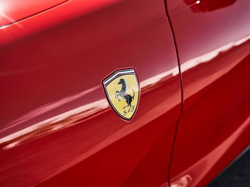 Used 2020 Ferrari 812 Superfast RWD image 9