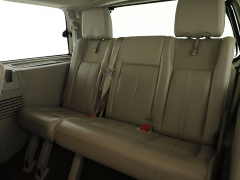 Used 2017 Lincoln Navigator Select image 11