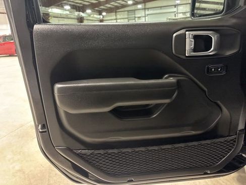 Used 2025 Jeep Wrangler Sport S image 13