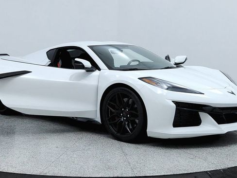 Used 2023 Chevrolet Corvette Z06 RWD image 12