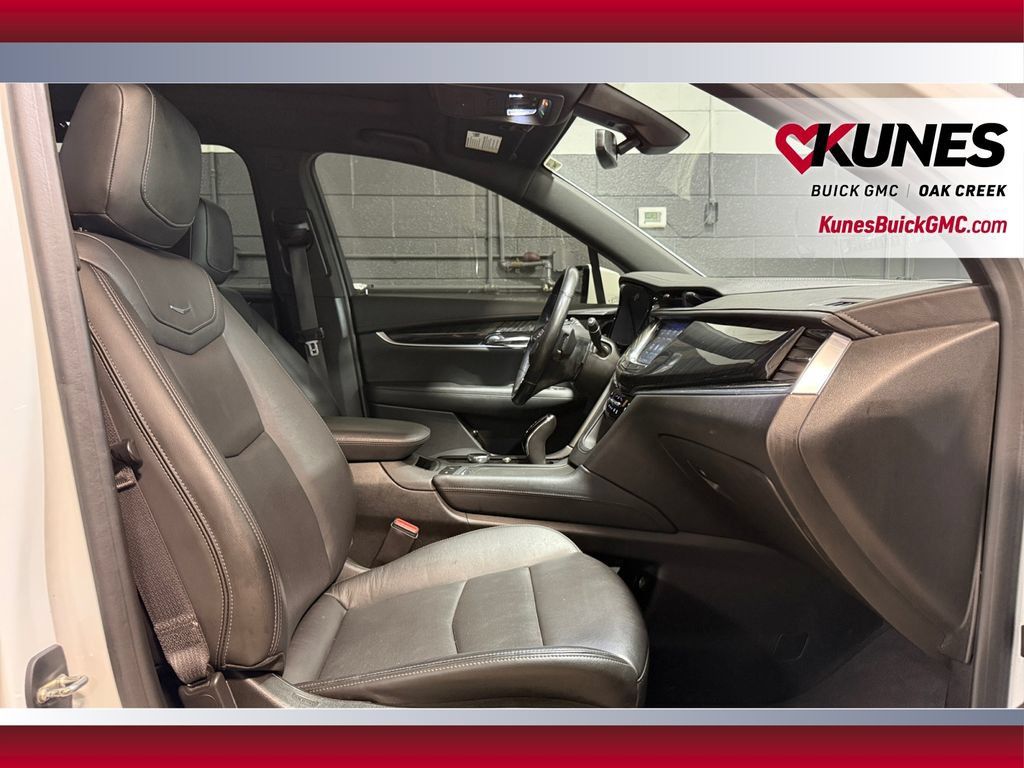 Used 2021 Cadillac XT6 Premium Luxury AWD/4WD image 39
