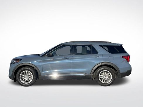 Used 2025 Ford Explorer Active RWD image 2