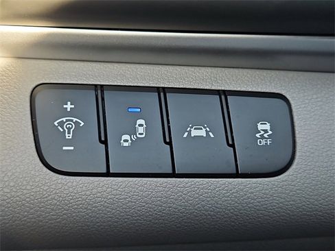 Used 2020 Hyundai Elantra SEL image 23