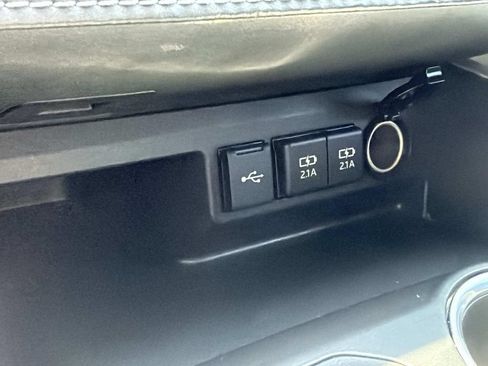 Used 2021 Toyota Highlander LE FWD image 26