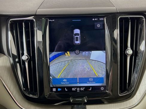 Used 2023 Volvo XC60 T8 Plus image 14