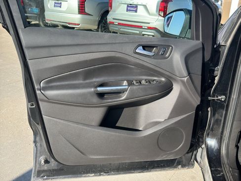 Used 2017 Ford Escape SE w/ Equipment Group 201A image 10