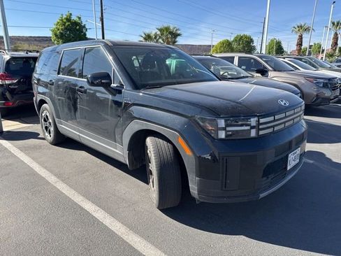 Used 2024 Hyundai Santa Fe SE image 2