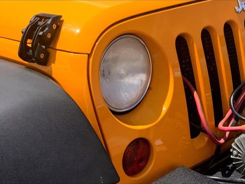 Used 2012 Jeep Wrangler Unlimited Rubicon w/ Connectivity Group AWD/4WD image 27