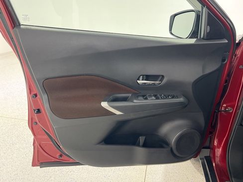 Used 2023 Nissan Kicks SR w/ Interior Electronics Package image 19