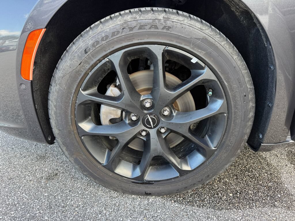 Used 2023 Chrysler Pacifica Limited w/ S Appearance Package AWD/4WD image 40