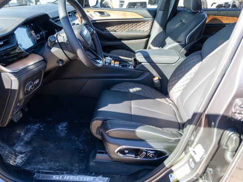 New 2026 Jeep Grand Cherokee L Summit image 5