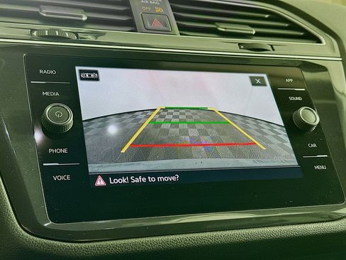 Used 2024 Volkswagen Tiguan SE image 22