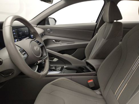 Used 2025 Hyundai Elantra Sport FWD image 17