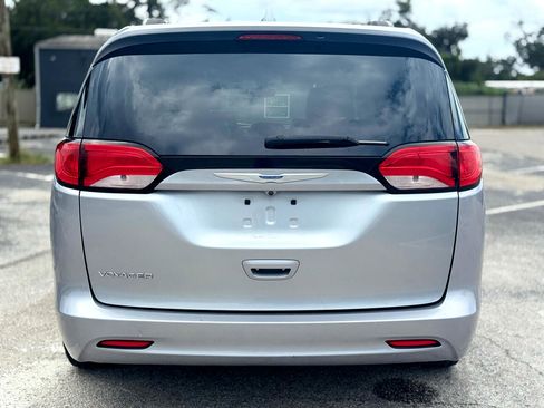 Used 2020 Chrysler Voyager Lxi image 4