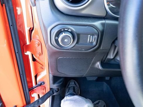 Used 2023 Jeep Wrangler Sport image 27