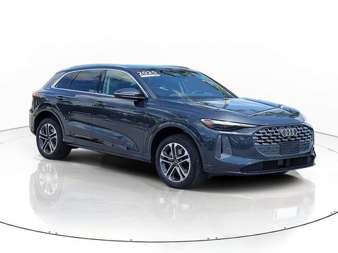 Certified 2025 Audi Q5 Premium w/ Convenience Package AWD/4WD image 1