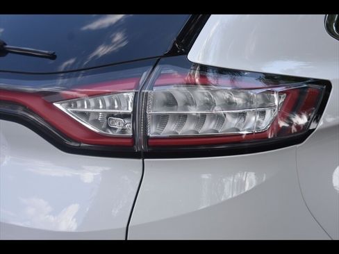 Used 2018 Ford Edge SEL FWD image 51
