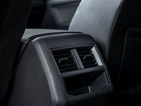 Used 2021 Volkswagen Atlas Cross Sport SE image 37