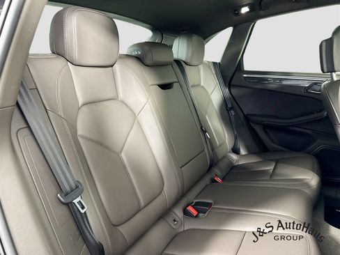 Used 2023 Porsche Macan S w/ Sport Chrono Package AWD/4WD image 34