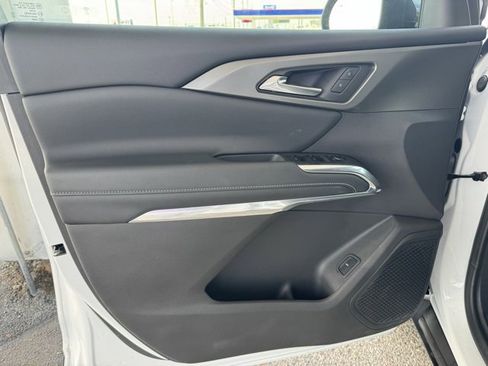 Used 2025 Chevrolet Traverse LT image 16