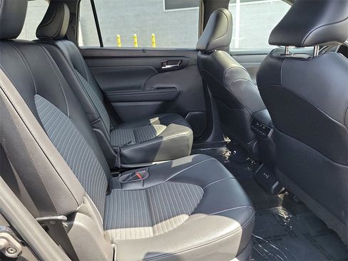 Used 2023 Toyota Highlander XSE image 20