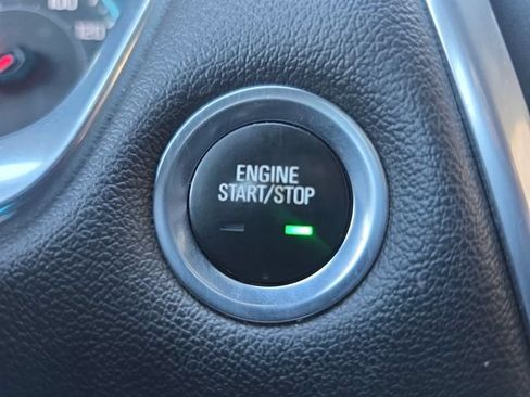 Used 2022 Chevrolet Traverse LT FWD image 16