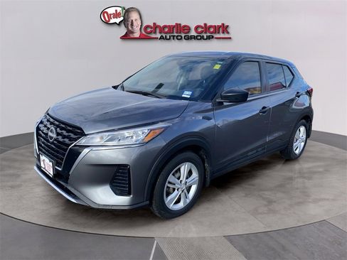 Used 2022 Nissan Kicks S image 2