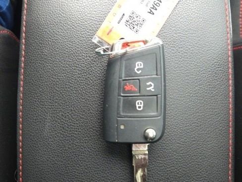 Used 2015 Volkswagen GTI SE image 18