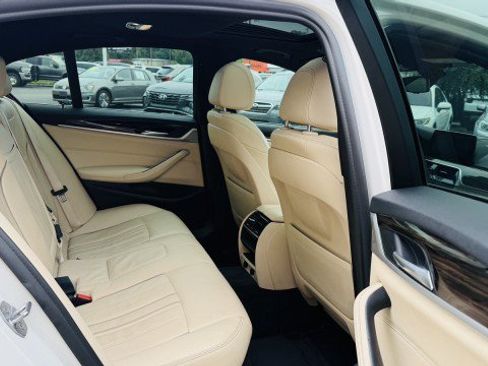 Used 2019 BMW 530i w/ Convenience Package RWD image 17