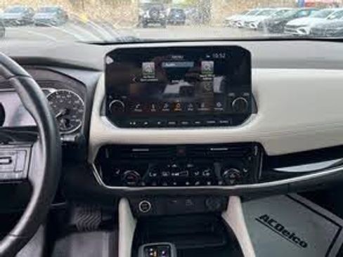 Used 2023 Nissan Rogue SL w/ SL Premium Package FWD image 15