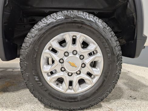 Used 2021 Chevrolet Silverado 2500 Custom w/ Custom Value Package image 18