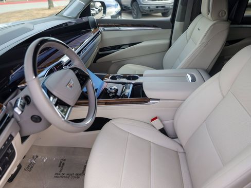 Used 2025 Cadillac Escalade Sport Platinum image 9