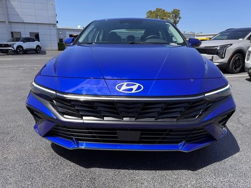 Used 2025 Hyundai Elantra Limited FWD image 7
