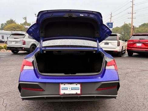 Used 2024 Hyundai Elantra SEL FWD image 11