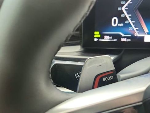 Used 2025 BMW 740i image 46