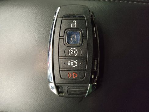 Used 2017 Lincoln MKC Select w/ Select Plus Package FWD image 32