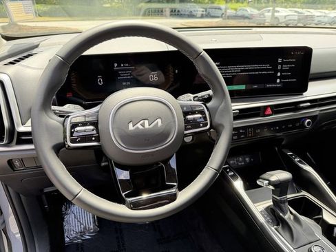 Certified 2025 Kia Sorento S w/ Panoramic Sunroof Package FWD image 13