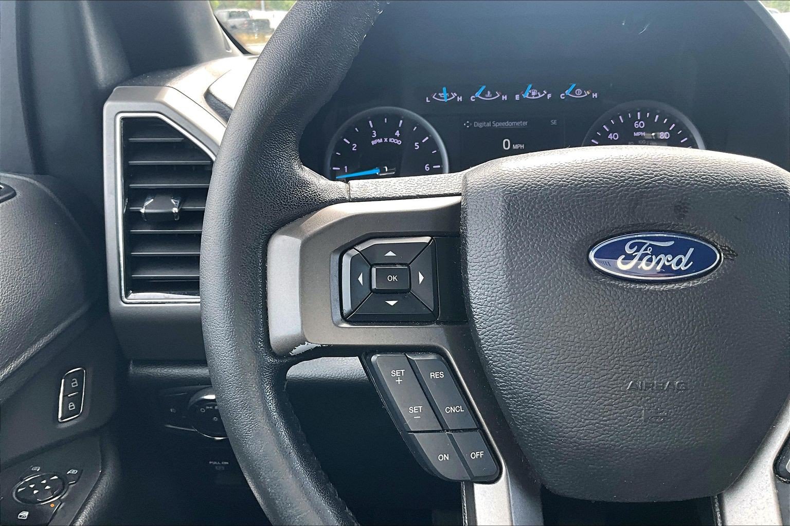 Used 2020 Ford Expedition XLT w/ Equipment Group 201A AWD/4WD image 11