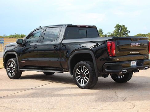 Used 2024 GMC Sierra 1500 AT4 w/ AT4 Premium Package AWD/4WD image 9