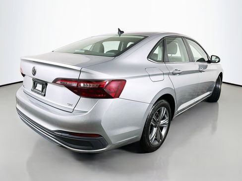 Used 2024 Volkswagen Jetta SE image 7