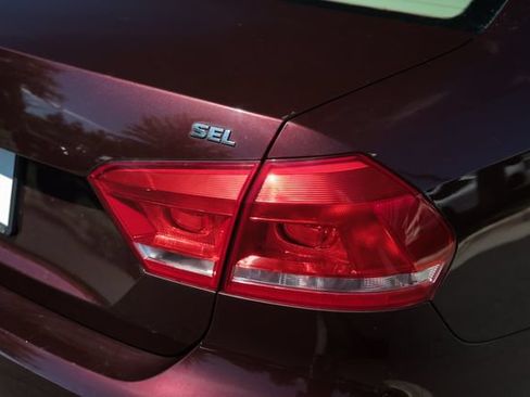 Used 2013 Volkswagen Passat 2.5 SEL Premium FWD image 18