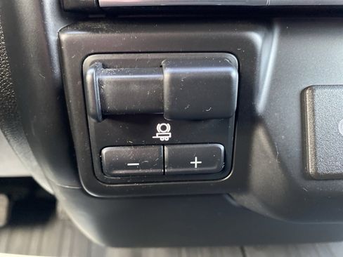 Used 2022 GMC Sierra 1500 SLE image 32