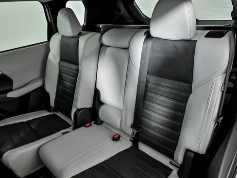 New 2025 Mitsubishi Outlander SE image 16