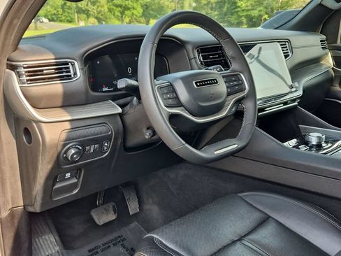 Used 2024 Jeep Wagoneer L Series II w/ Flexible Seating Group AWD/4WD image 20