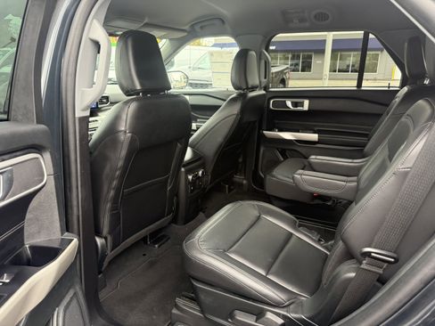 Certified 2022 Ford Explorer XLT w/ Equipment Group 202A image 8
